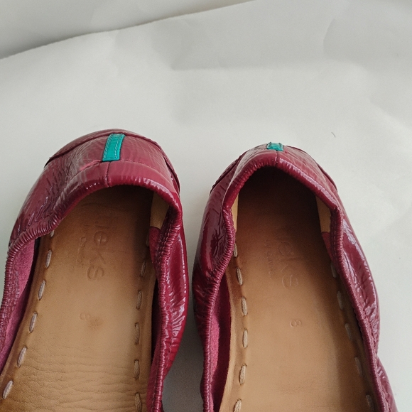 Tieks by Gavrieli Women's Size 8 Ruby Red patent Foldable Ballet Flats - Picture 2 of 15